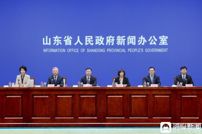 探索数字人才培养新路径：从“引育用留”到“以赛促产”转型